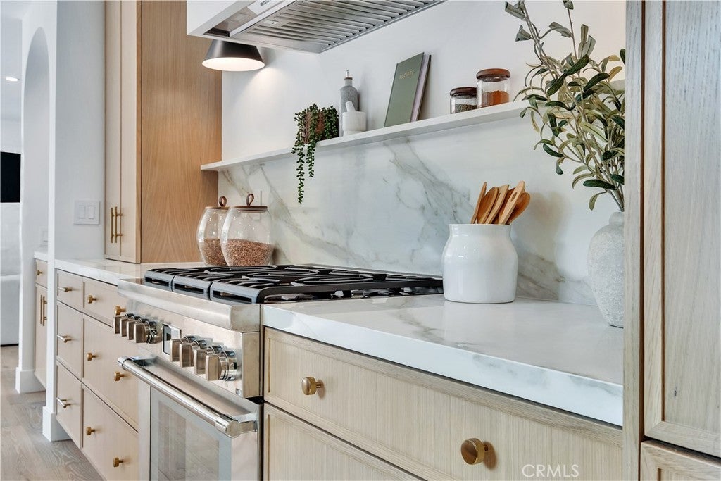 Redondo Beach, California, 90277, United States, 4 Bedrooms Bedrooms, ,3 BathroomsBathrooms,Residential,Active,1990651