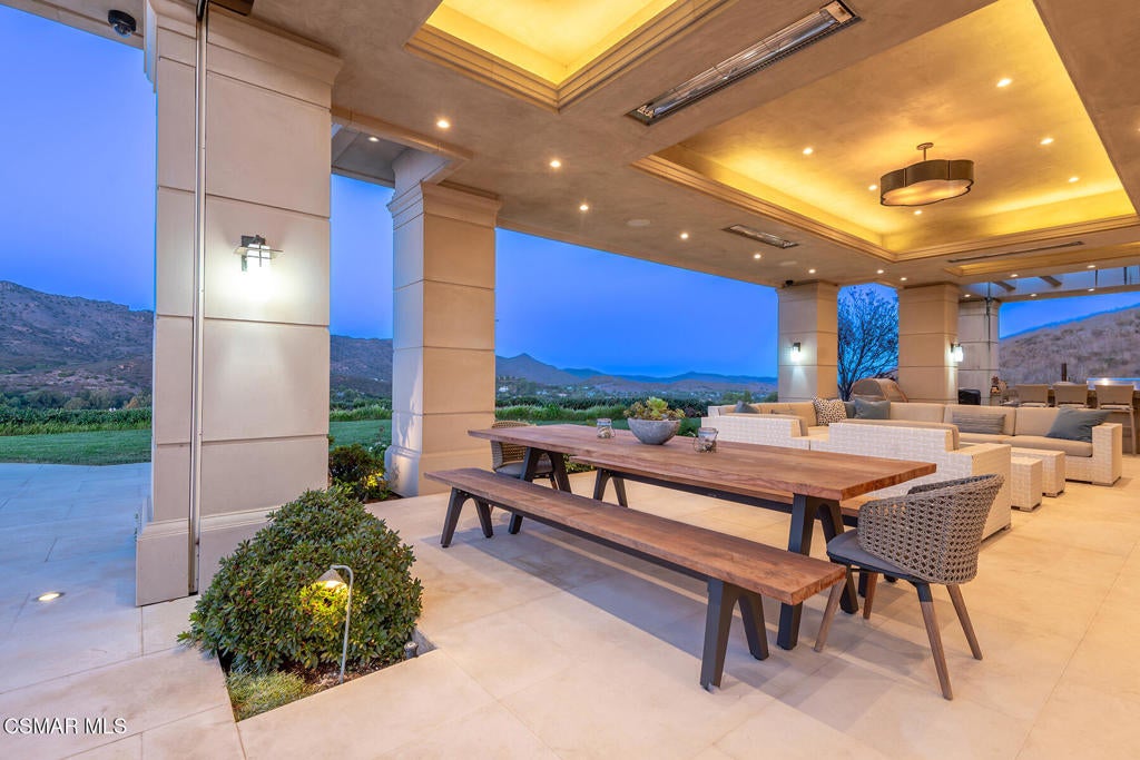 Thousand Oaks, California, 91362, United States, 6 Bedrooms Bedrooms, ,7 BathroomsBathrooms,Residential,Active,2007641