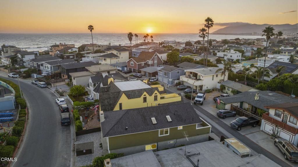 Ventura, California, 93001, United States, 4 Bedrooms Bedrooms, ,3 BathroomsBathrooms,Residential,Active,1926891