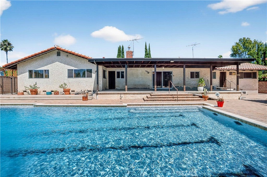 Granada Hills, California, 91344, United States, 5 Bedrooms Bedrooms, ,4 BathroomsBathrooms,Residential,Active,1929698