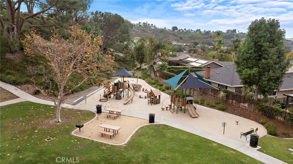 Laguna Niguel, California, 92677, United States, 4 Bedrooms Bedrooms, ,2 BathroomsBathrooms,Residential,Active,1992283