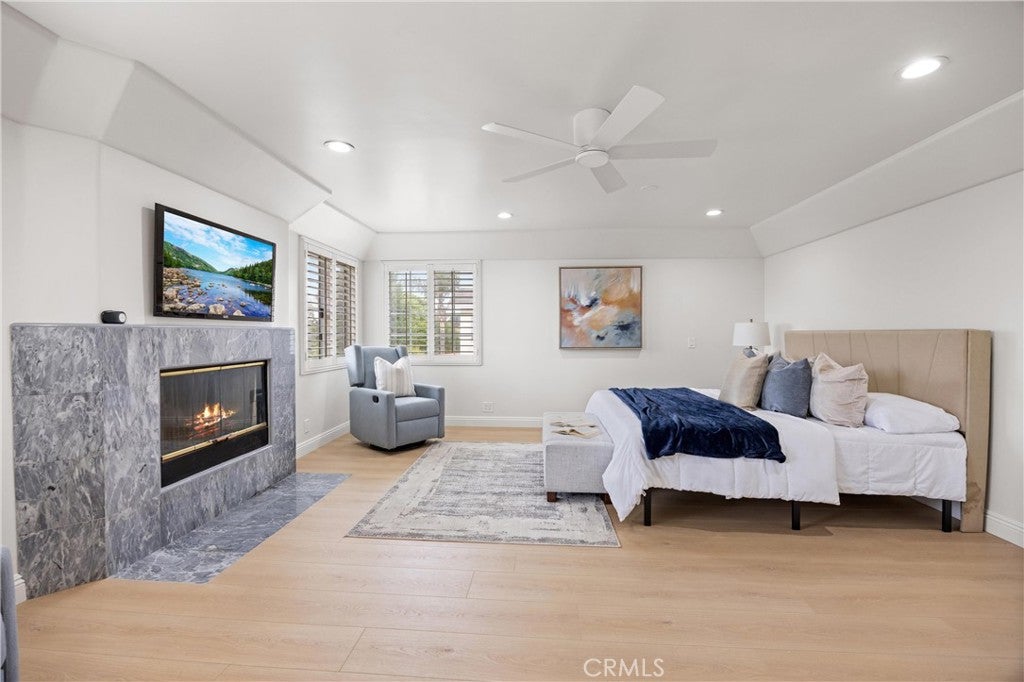 Downey, California, 90242, United States, 7 Bedrooms Bedrooms, ,6 BathroomsBathrooms,Residential,Contingent,1829948