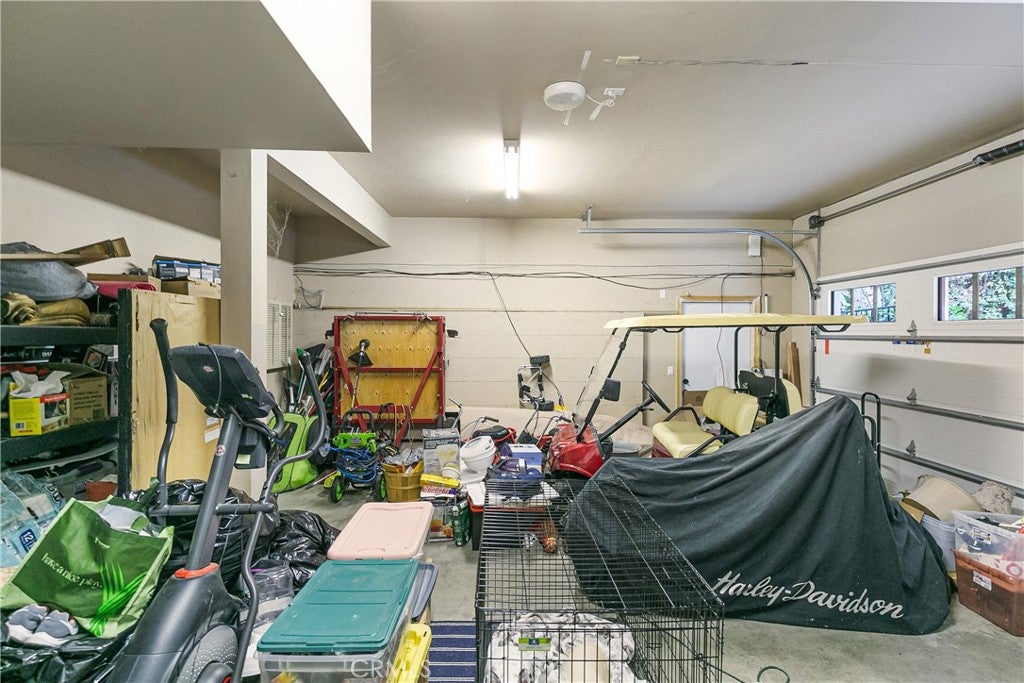 Lake Arrowhead, California, 92352, United States, 2 Bedrooms Bedrooms, ,3 BathroomsBathrooms,Residential,Active,1945074