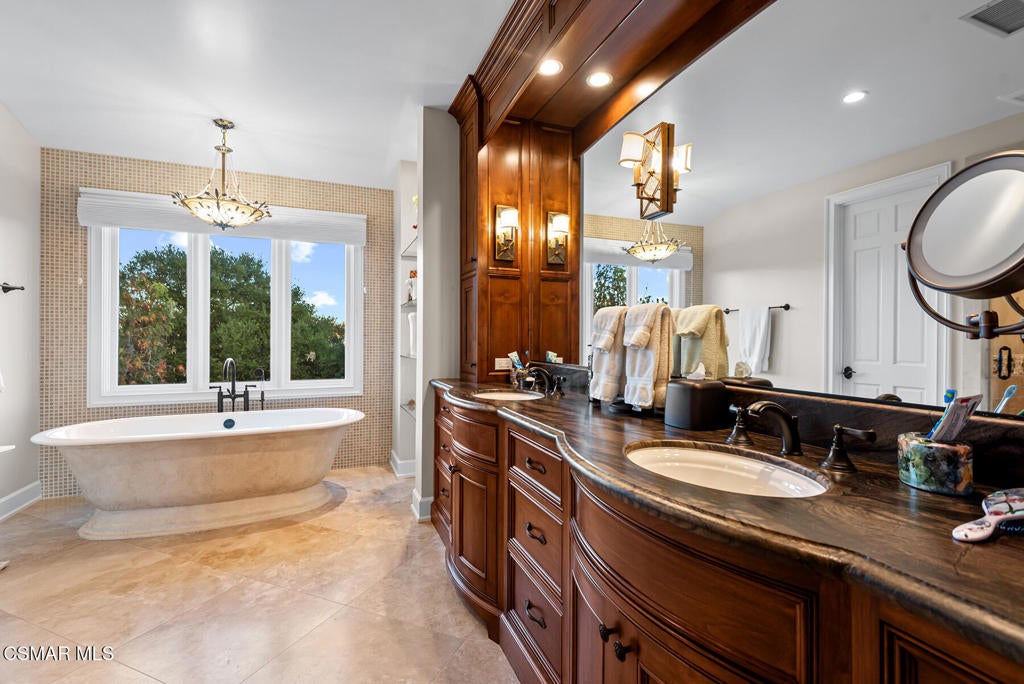 Westlake Village, California, 91361, United States, 3 Bedrooms Bedrooms, ,4 BathroomsBathrooms,Residential,Active,2011201