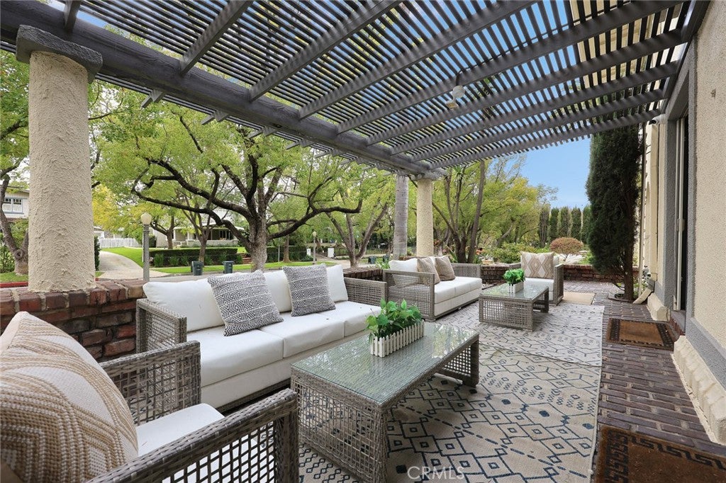 928 S El Molino Ave – image 43
