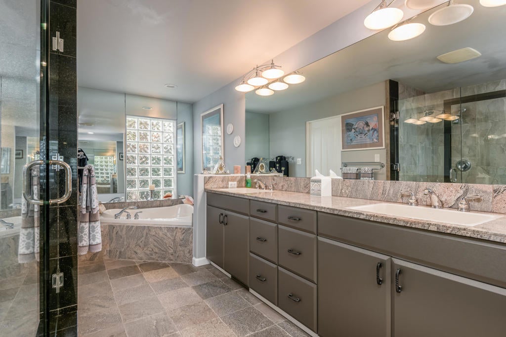 Ventura, California, 93001, United States, 2 Bedrooms Bedrooms, ,3 BathroomsBathrooms,Residential,Active,1944022