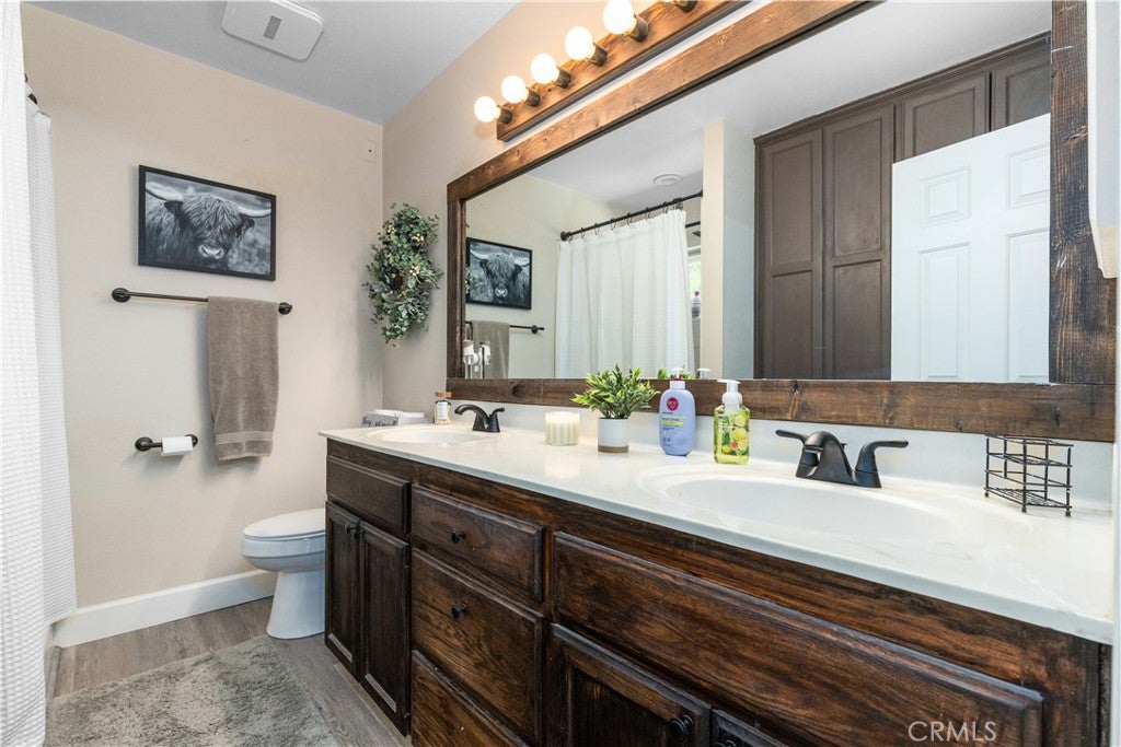 Paso Robles, California, 93446, United States, 7 Bedrooms Bedrooms, ,4 BathroomsBathrooms,Residential,Active,1904141