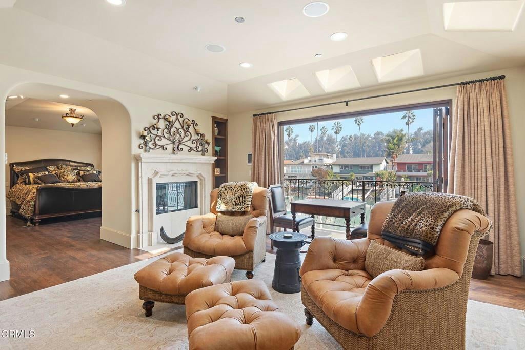 Ventura, California, 93001, United States, 3 Bedrooms Bedrooms, ,4 BathroomsBathrooms,Residential,Active,1756327