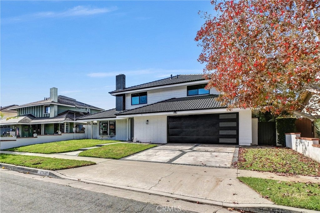 Huntington Beach, California, 92646, United States, 4 Bedrooms Bedrooms, ,3 BathroomsBathrooms,Residential,Active,1998762