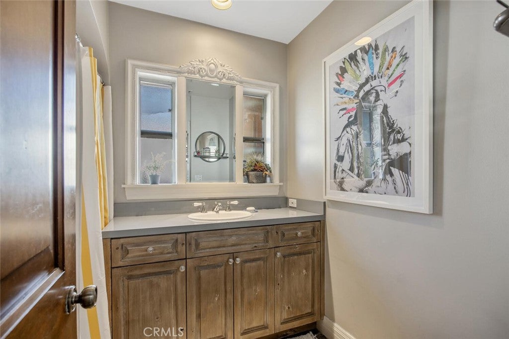 North Hollywood, California, 91602, United States, 4 Bedrooms Bedrooms, ,2 BathroomsBathrooms,Residential,Active,1954309