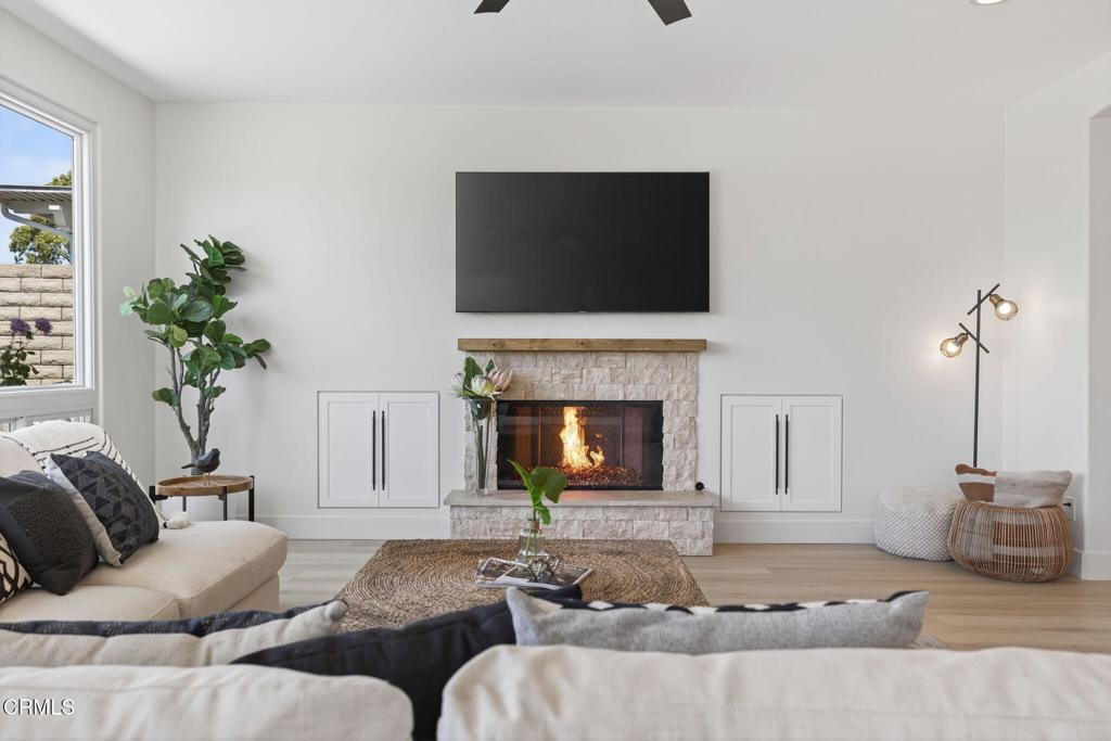 Camarillo, California, 93010, United States, 5 Bedrooms Bedrooms, ,5 BathroomsBathrooms,Residential,Active,1914809