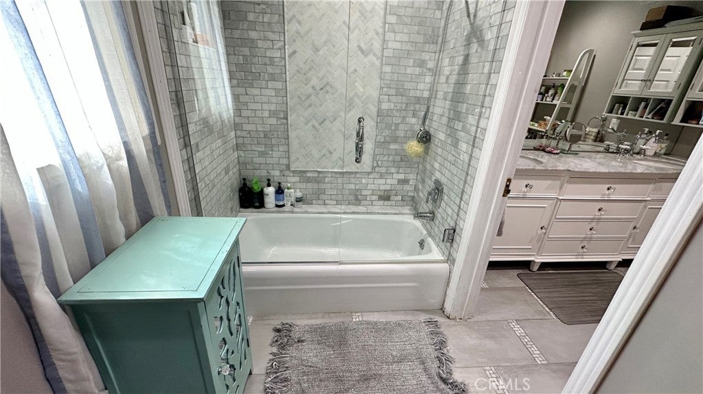 Porter Ranch, California, 91326, United States, 4 Bedrooms Bedrooms, ,3 BathroomsBathrooms,Residential,Active,1914580