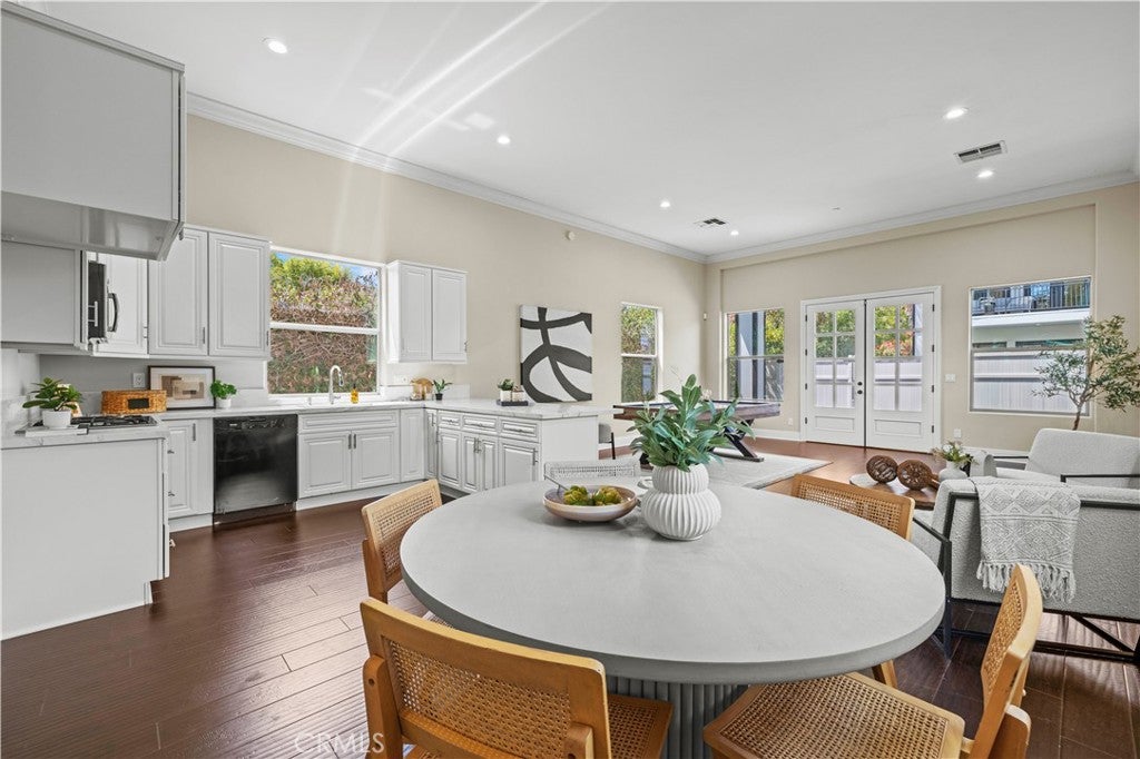 Encino, California, 91436, United States, 7 Bedrooms Bedrooms, ,7 BathroomsBathrooms,Residential,Active,1922652