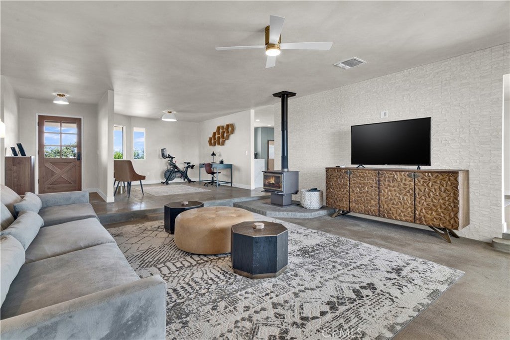 Paso Robles, California, 93446, United States, 4 Bedrooms Bedrooms, ,3 BathroomsBathrooms,Residential,Active,1941140
