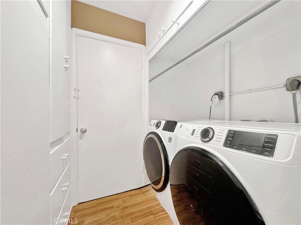 Huntington Beach, California, 92647, United States, ,5 BathroomsBathrooms,Residential,Active,1867911