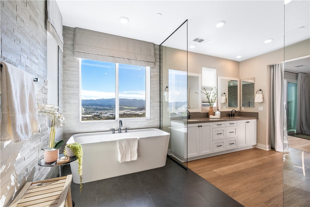 Castaic, California, 91384, United States, 6 Bedrooms Bedrooms, ,6 BathroomsBathrooms,Residential,Active,2006979