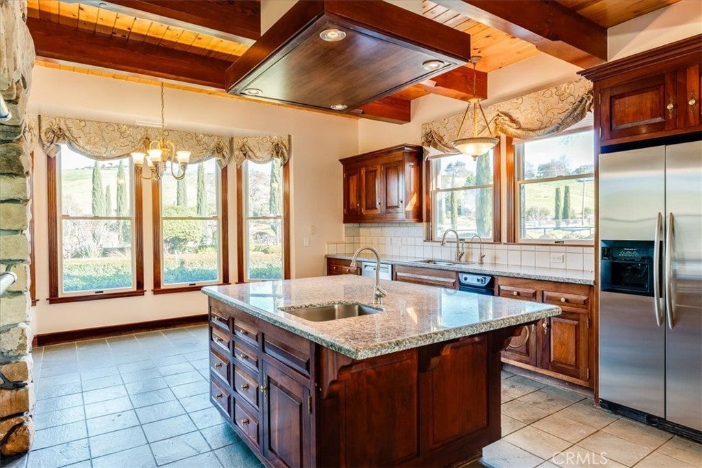 Paso Robles, California, 93446, United States, 4 Bedrooms Bedrooms, ,5 BathroomsBathrooms,Residential,Active,2016421