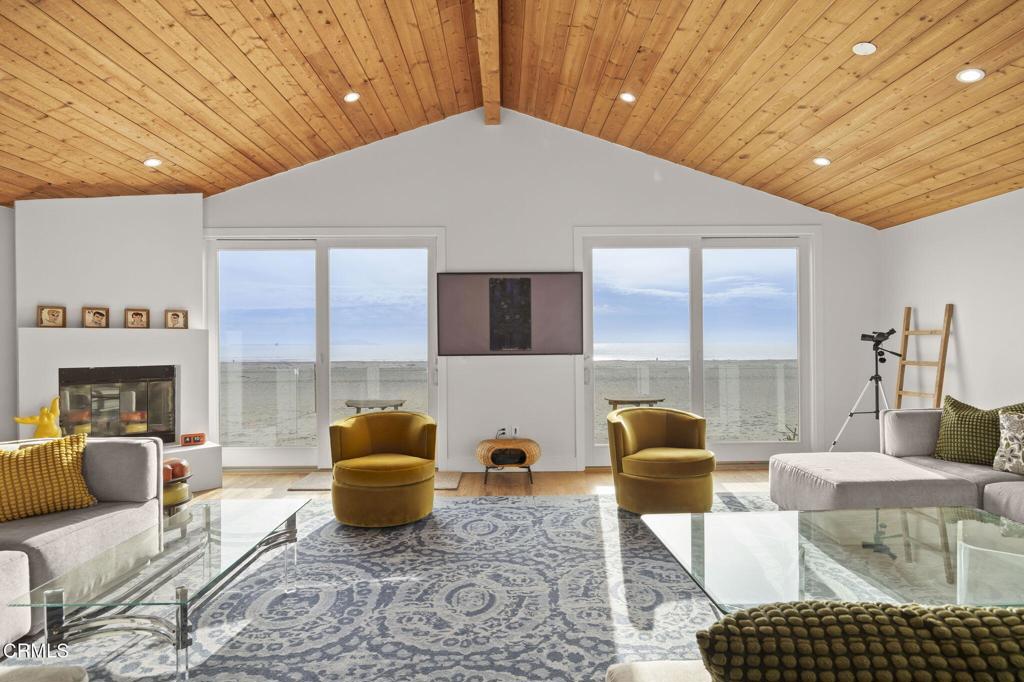Oxnard, California, 93035, United States, 3 Bedrooms Bedrooms, ,4 BathroomsBathrooms,Residential,Active,1905342