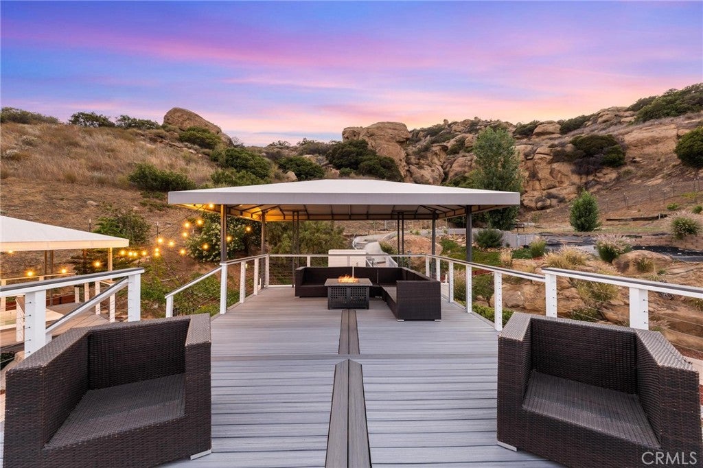 Chatsworth, California, 91311, United States, 4 Bedrooms Bedrooms, ,4 BathroomsBathrooms,Residential,Active,2011421