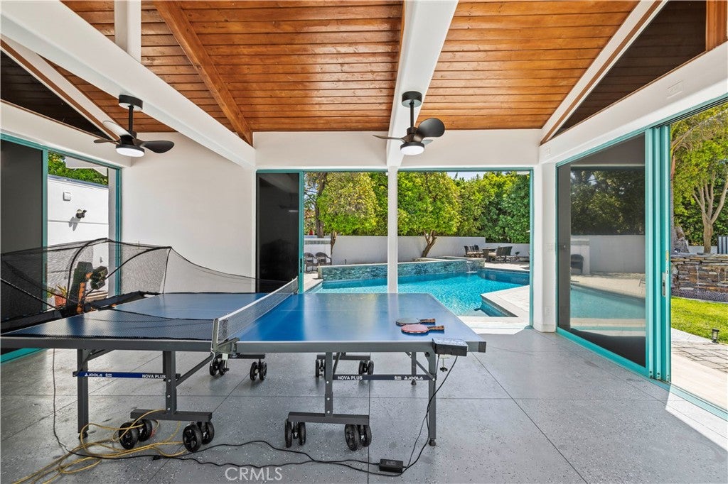 Northridge, California, 91325, United States, 4 Bedrooms Bedrooms, ,4 BathroomsBathrooms,Residential,Active,1936096