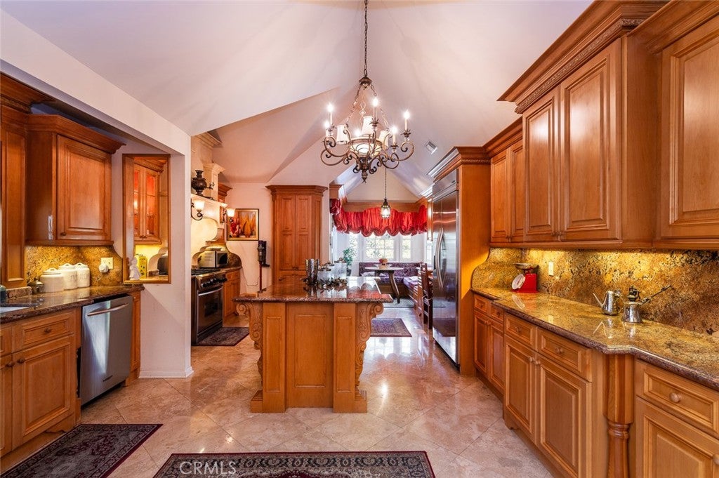 Glendale, California, 91207, United States, 4 Bedrooms Bedrooms, ,4 BathroomsBathrooms,Residential,Active,1945087