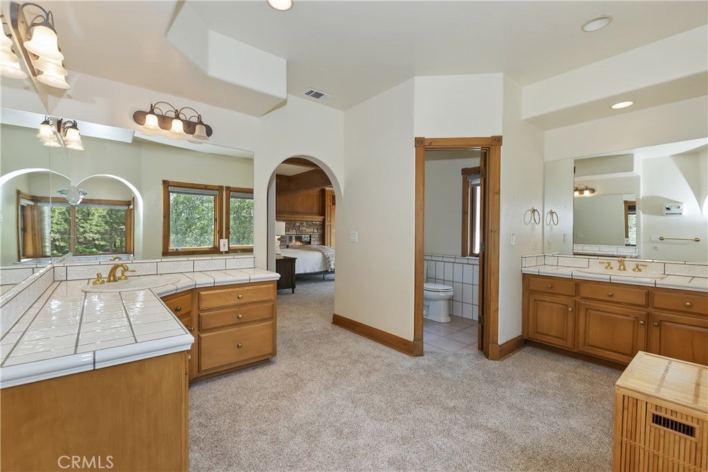 Lake Arrowhead, California, 92352, United States, 4 Bedrooms Bedrooms, ,5 BathroomsBathrooms,Residential,Active,1897983