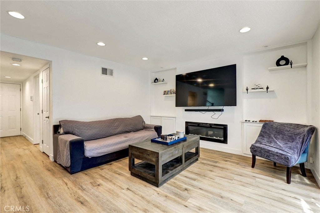 Lake Forest, California, 92630, United States, 4 Bedrooms Bedrooms, ,3 BathroomsBathrooms,Residential,Active,1953694