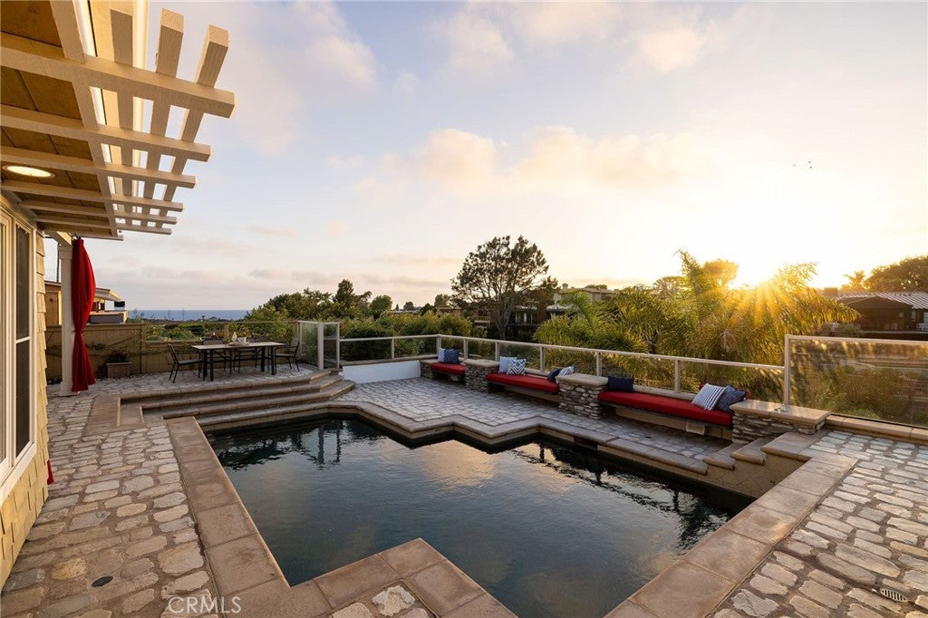 Corona Del Mar, California, 92625, United States, 4 Bedrooms Bedrooms, ,3 BathroomsBathrooms,Residential,Active,1871240