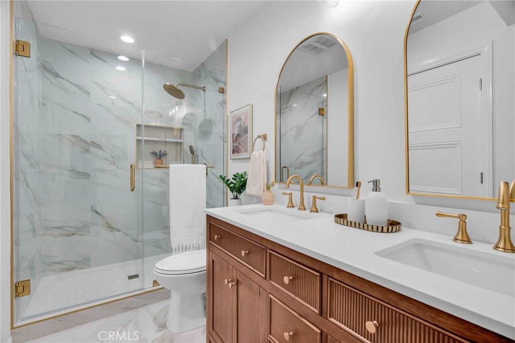 Glendale, California, 91202, United States, 3 Bedrooms Bedrooms, ,3 BathroomsBathrooms,Residential,Active,1967125