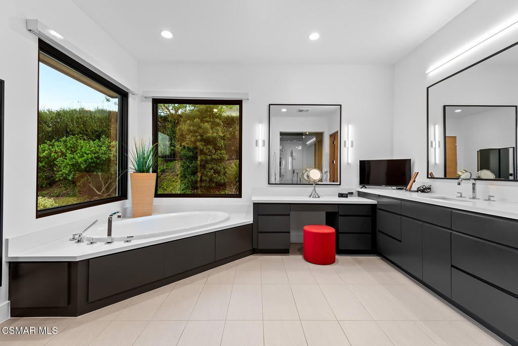 Westlake Village, California, 91361, United States, 4 Bedrooms Bedrooms, ,6 BathroomsBathrooms,Residential,Active,1989774