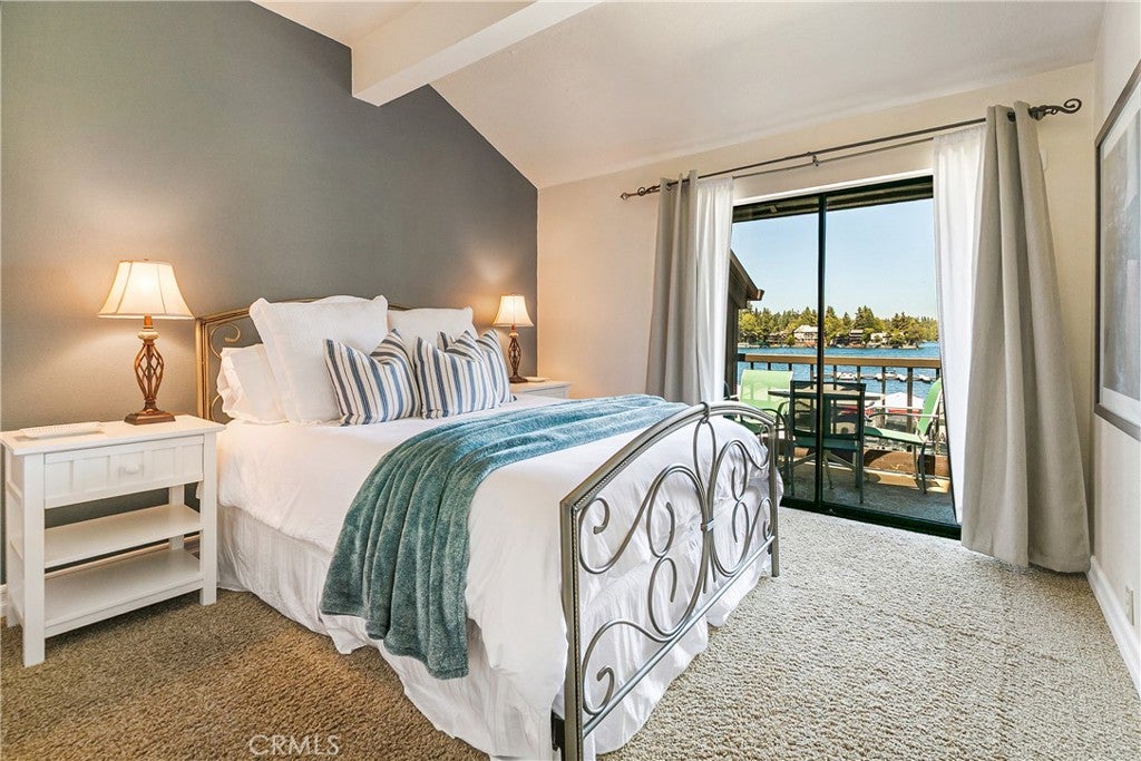 Lake Arrowhead, California, 92352, United States, 2 Bedrooms Bedrooms, ,3 BathroomsBathrooms,Residential,Active,1908134