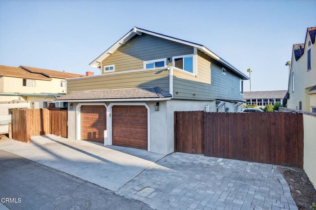 Ventura, California, 93001, United States, 4 Bedrooms Bedrooms, ,3 BathroomsBathrooms,Residential,Active,1926891