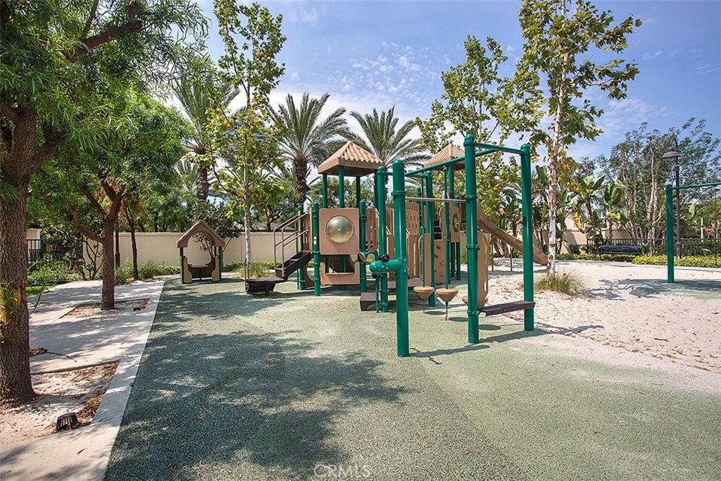 Irvine, California, 92620, United States, 4 Bedrooms Bedrooms, ,4 BathroomsBathrooms,Residential,Active,1986877