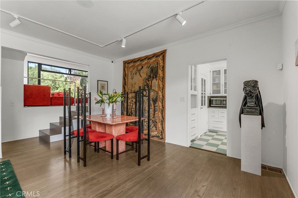 Los Angeles, California, 90027, United States, 3 Bedrooms Bedrooms, ,2 BathroomsBathrooms,Residential,Active,1953705