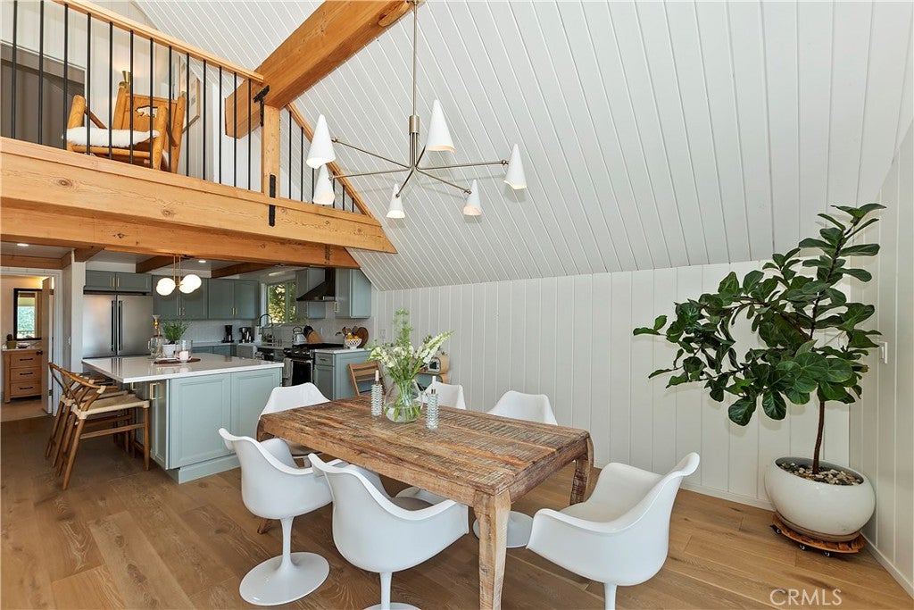 Lake Arrowhead, California, 92352, United States, 4 Bedrooms Bedrooms, ,3 BathroomsBathrooms,Residential,Active,1953250