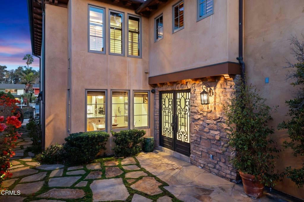 Ventura, California, 93001, United States, 3 Bedrooms Bedrooms, ,4 BathroomsBathrooms,Residential,Active,1756327