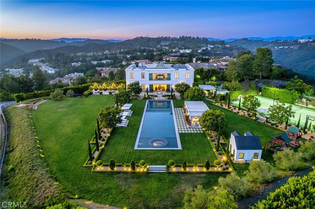 Los Angeles, California, 90077, United States, 8 Bedrooms Bedrooms, ,12 BathroomsBathrooms,Residential,Active,1905105