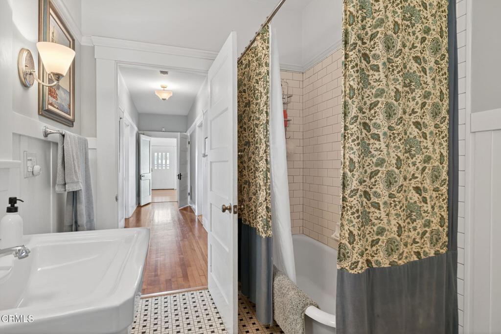 Oxnard, California, 93030, United States, 5 Bedrooms Bedrooms, ,2 BathroomsBathrooms,Residential,Active,1985561