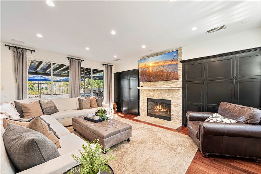 Valencia, California, 91381, United States, 5 Bedrooms Bedrooms, ,4 BathroomsBathrooms,Residential,Active,2007929