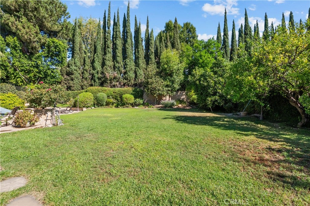 Northridge, California, 91324, United States, 5 Bedrooms Bedrooms, ,4 BathroomsBathrooms,Residential,Active,1952628