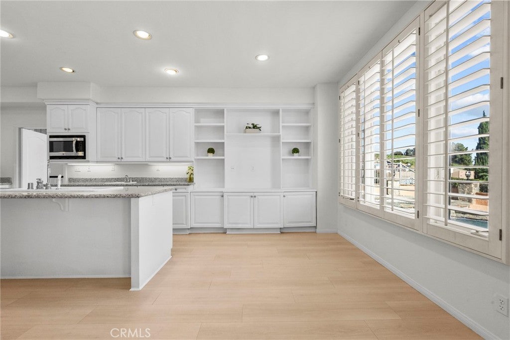 Canoga Park, California, 91304, United States, 5 Bedrooms Bedrooms, ,5 BathroomsBathrooms,Residential,Active,2006939