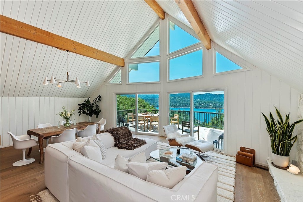 Lake Arrowhead, California, 92352, United States, 4 Bedrooms Bedrooms, ,3 BathroomsBathrooms,Residential,Active,1953250