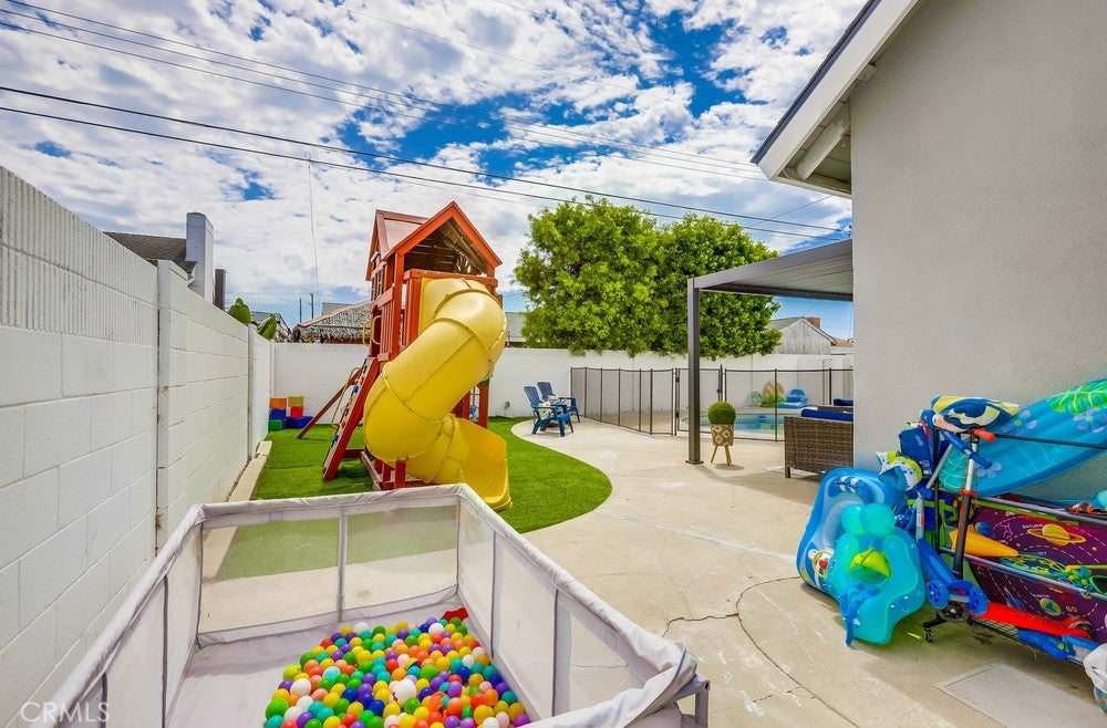 Garden Grove, California, 92845, United States, 5 Bedrooms Bedrooms, ,2 BathroomsBathrooms,Residential,Active,1927673