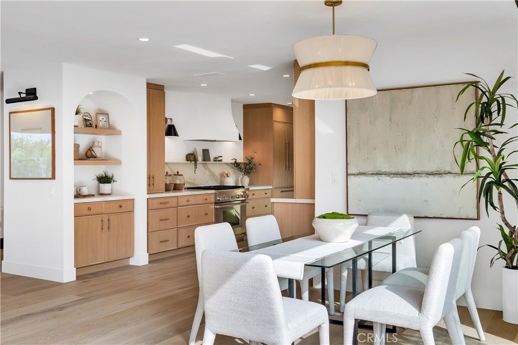 Redondo Beach, California, 90277, United States, 4 Bedrooms Bedrooms, ,3 BathroomsBathrooms,Residential,Active,1990651