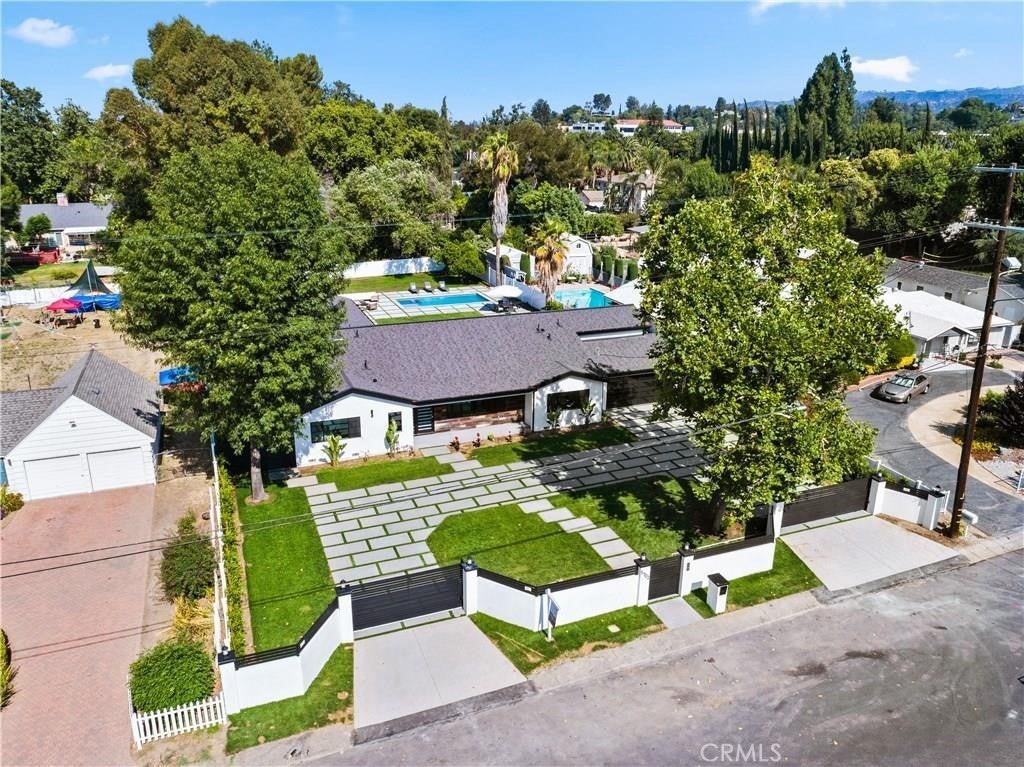 Woodland Hills, California, 91367, United States, 5 Bedrooms Bedrooms, ,5 BathroomsBathrooms,Residential,Pending,1843402