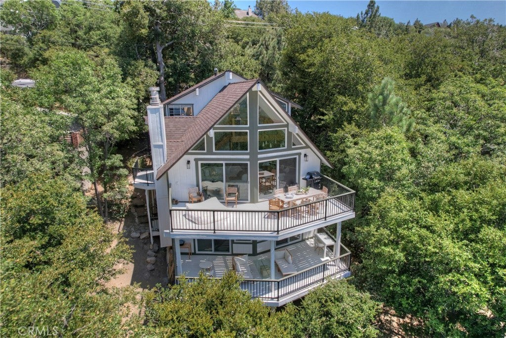 Lake Arrowhead, California, 92352, United States, 4 Bedrooms Bedrooms, ,3 BathroomsBathrooms,Residential,Active,1953250
