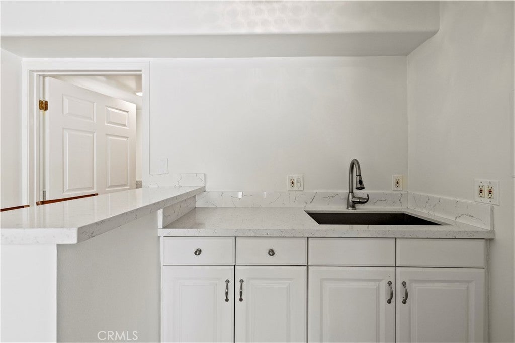 Northridge, California, 91325, United States, 4 Bedrooms Bedrooms, ,4 BathroomsBathrooms,Residential,Active,1936096