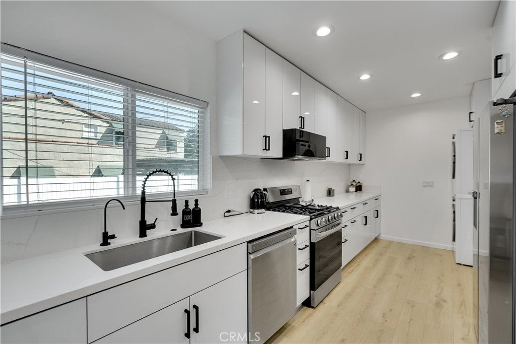 Glendale, California, 91206, United States, 4 Bedrooms Bedrooms, ,3 BathroomsBathrooms,Residential,Active,1963262