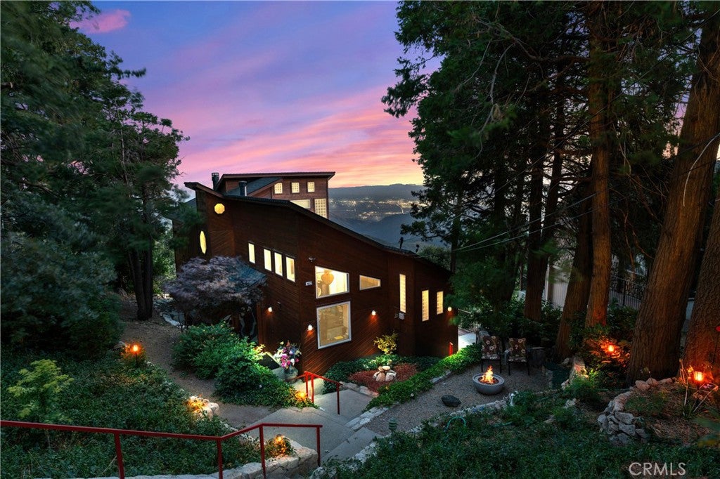 Lake Arrowhead, California, 92352, United States, 2 Bedrooms Bedrooms, ,3 BathroomsBathrooms,Residential,Active,1988419 Lake Arrowhead, California, 92352, United States, 2 Bedrooms Bedrooms, ,3 BathroomsBathrooms,Residential,Active,1988419