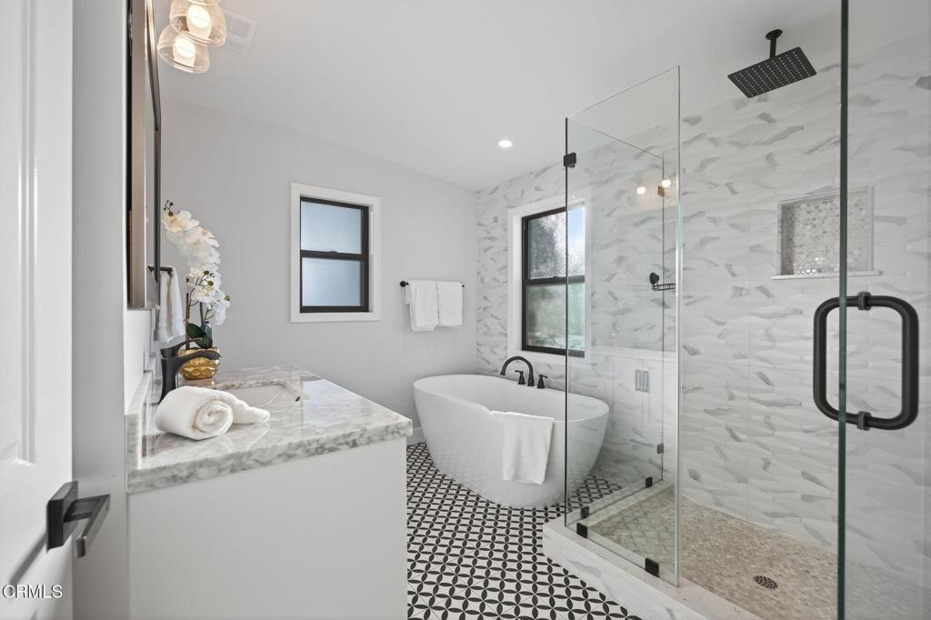 Camarillo, California, 93010, United States, 4 Bedrooms Bedrooms, ,5 BathroomsBathrooms,Residential,Active,1944013